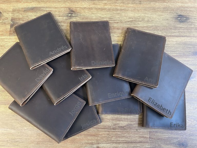 Exklusive Lasergravur auf Ledertaschen – Personalisierung für besondere Anlässe