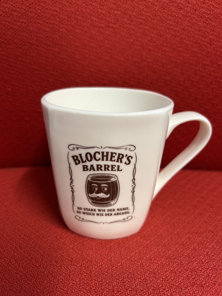 Lasergravur lackierte Tasse mit Metallfarbe ausgelegt